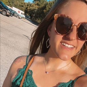 Meet your Posher, Carly